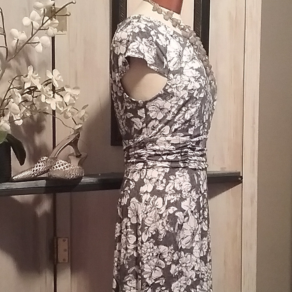 Connected | Dress - Picture 2 of 16